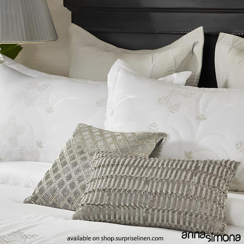Anna Simona - Gulzar 7 Pcs Velvet Duvet Ensemble (White)