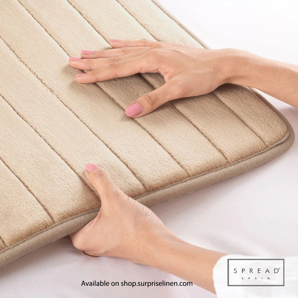 Spread Spain - Plush Stripe Collection Anti Skid Memory Foam Bathmat Waves (Gold)
