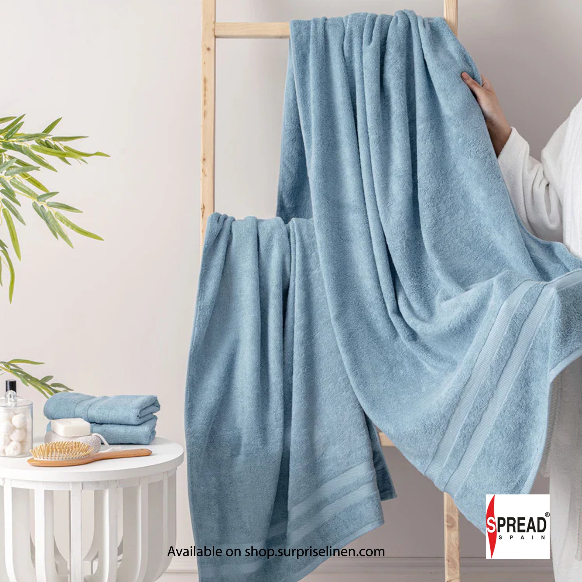 Spread Spain - The Bamboo Collection Gentle Quick-Drying Beach Towel (Blue)