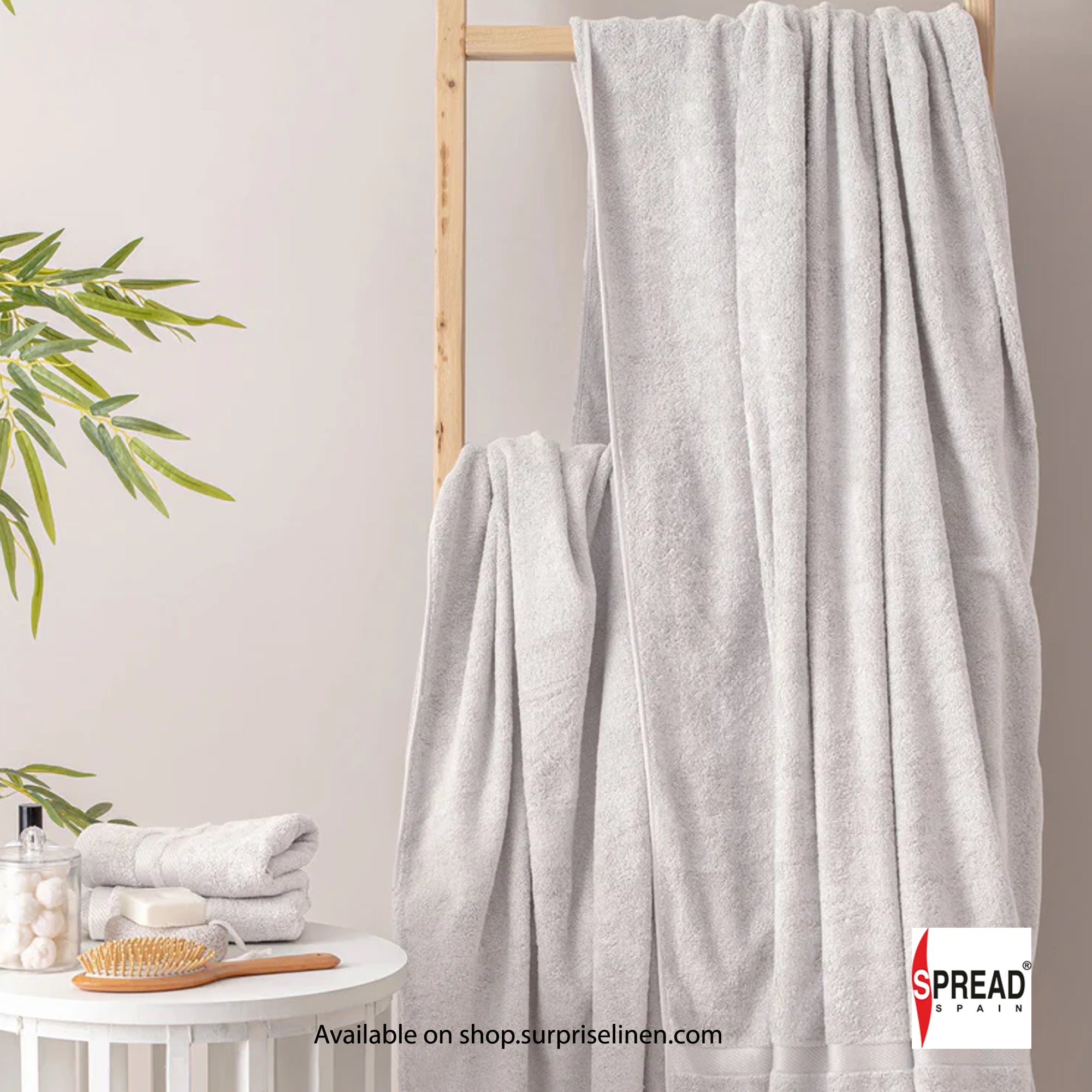 Spread Spain - The Bamboo Collection Gentle Quick-Drying Beach Towel (Light Grey)