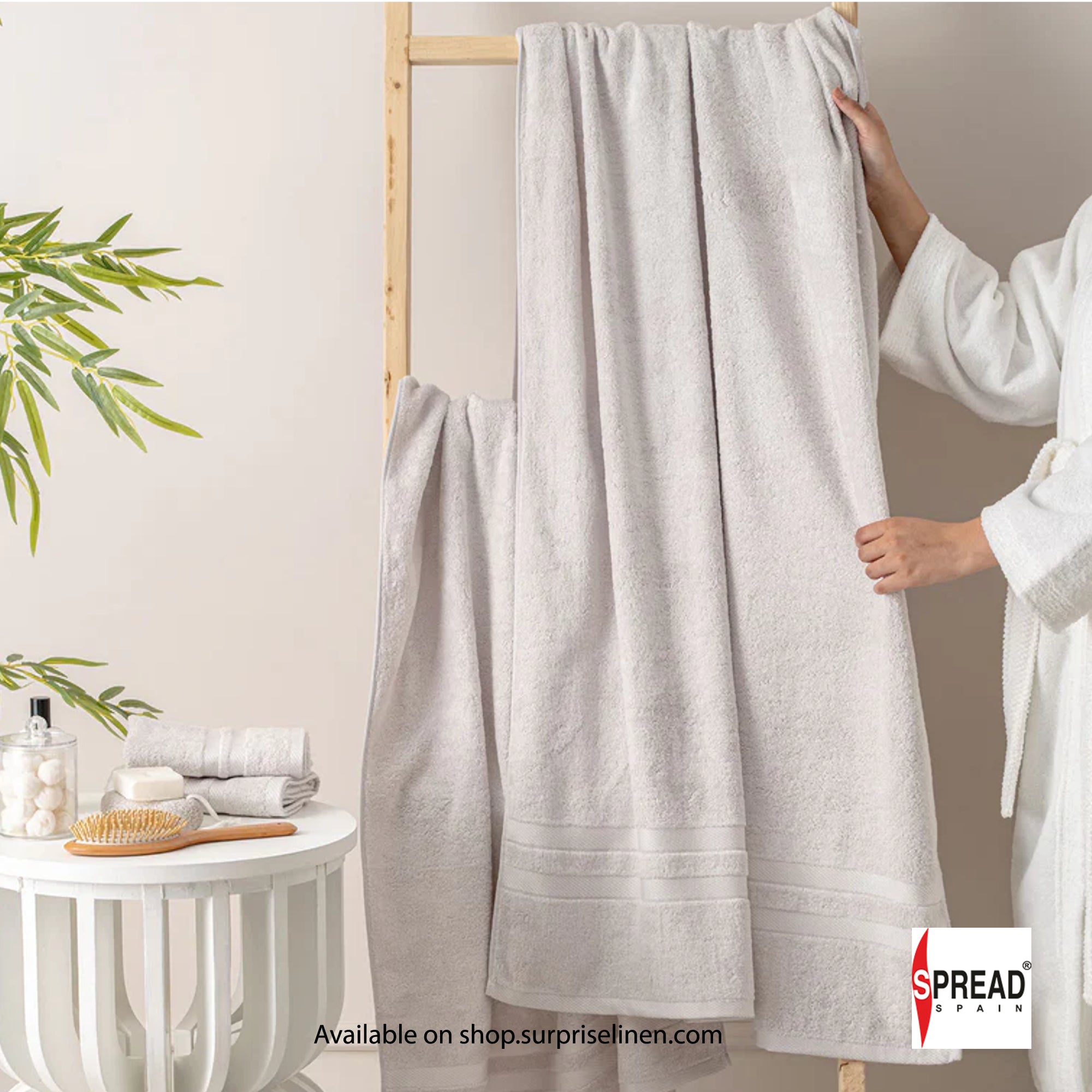 Spread Spain - The Bamboo Collection Gentle Quick-Drying Beach Towel (Light Grey)