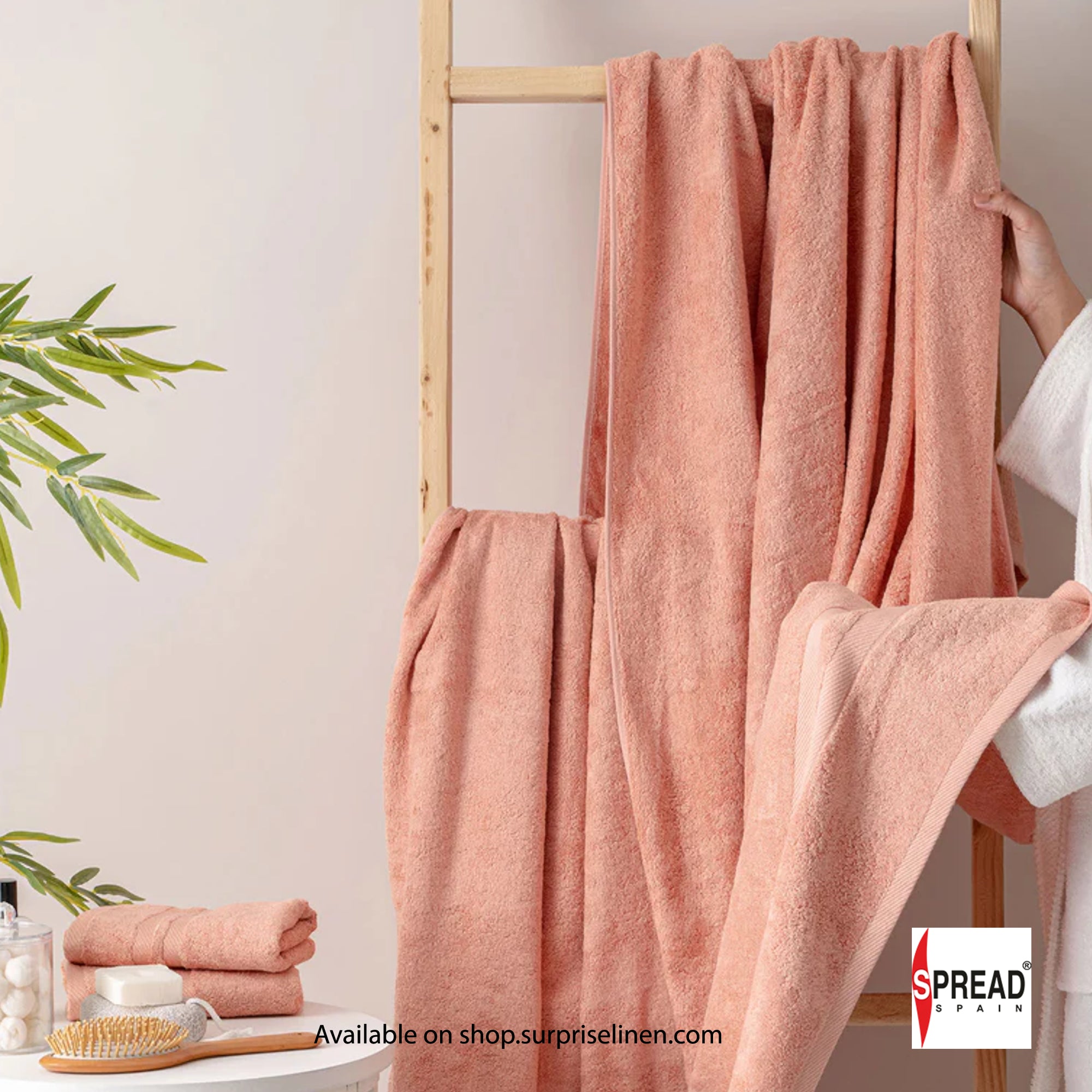 Spread Spain - The Bamboo Collection Gentle Quick-Drying Beach Towel (Orange)