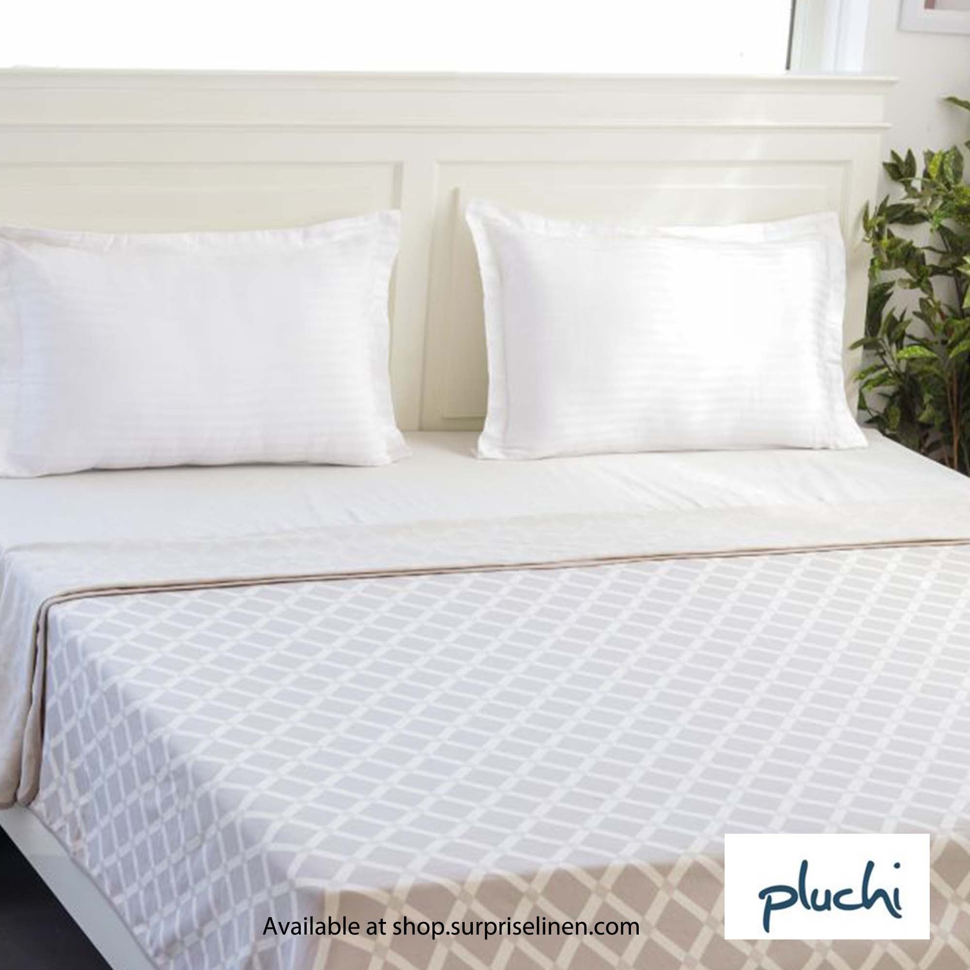 Pluchi - Rhombus Double Cotton Knitted Ac Blanket for Round the Year Use (Light Grey)