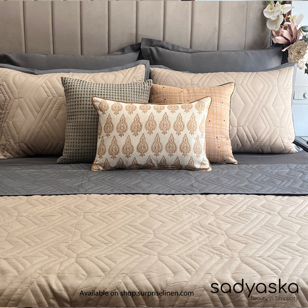 Sadyaska - Rhombic Cotton Rich Reversible Bedspread Set (Sand & Dark Grey)