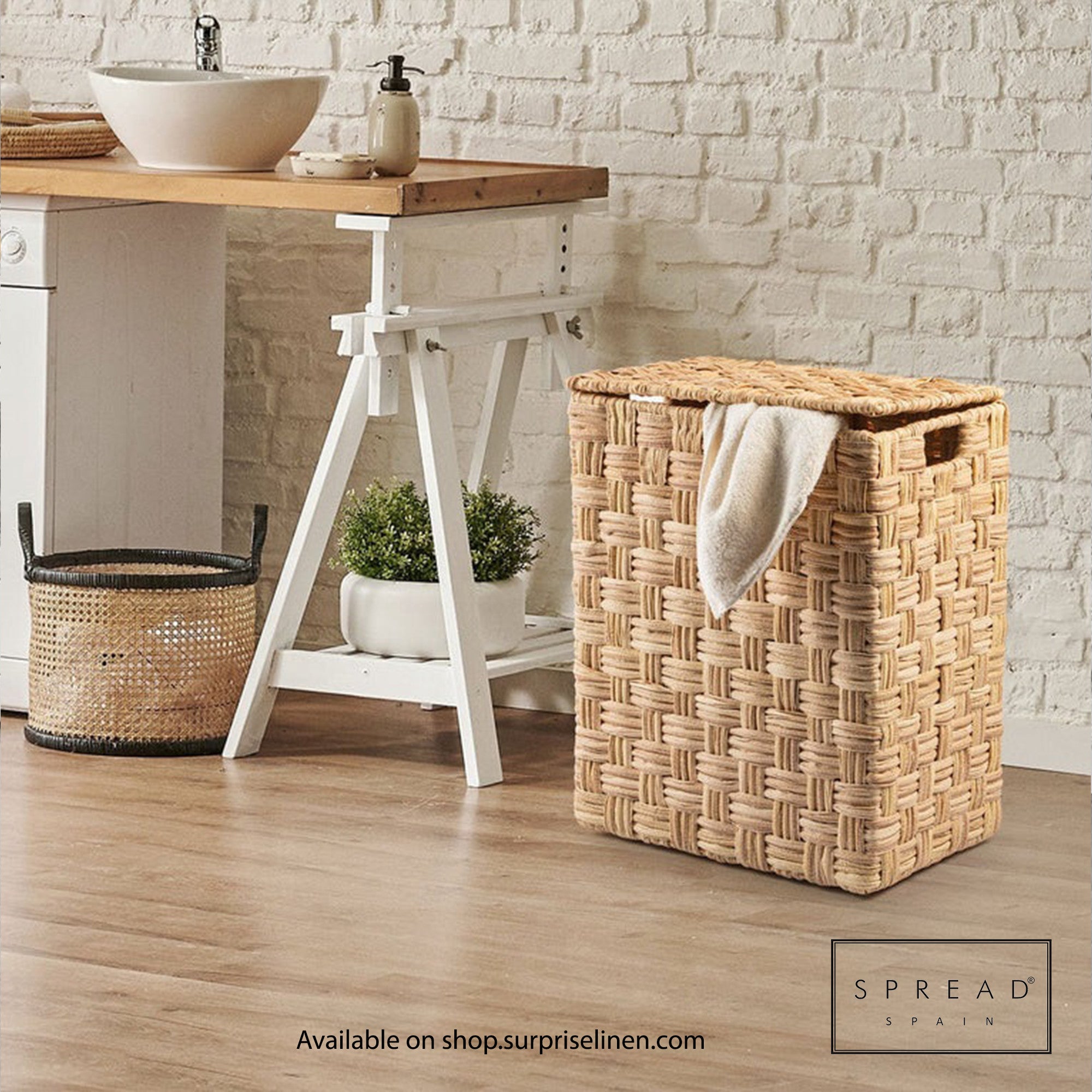 Spread Spain - Waterproof & Moisture Proof Synthetic Rattan Criss Cross Laundry Hamper (Brown)