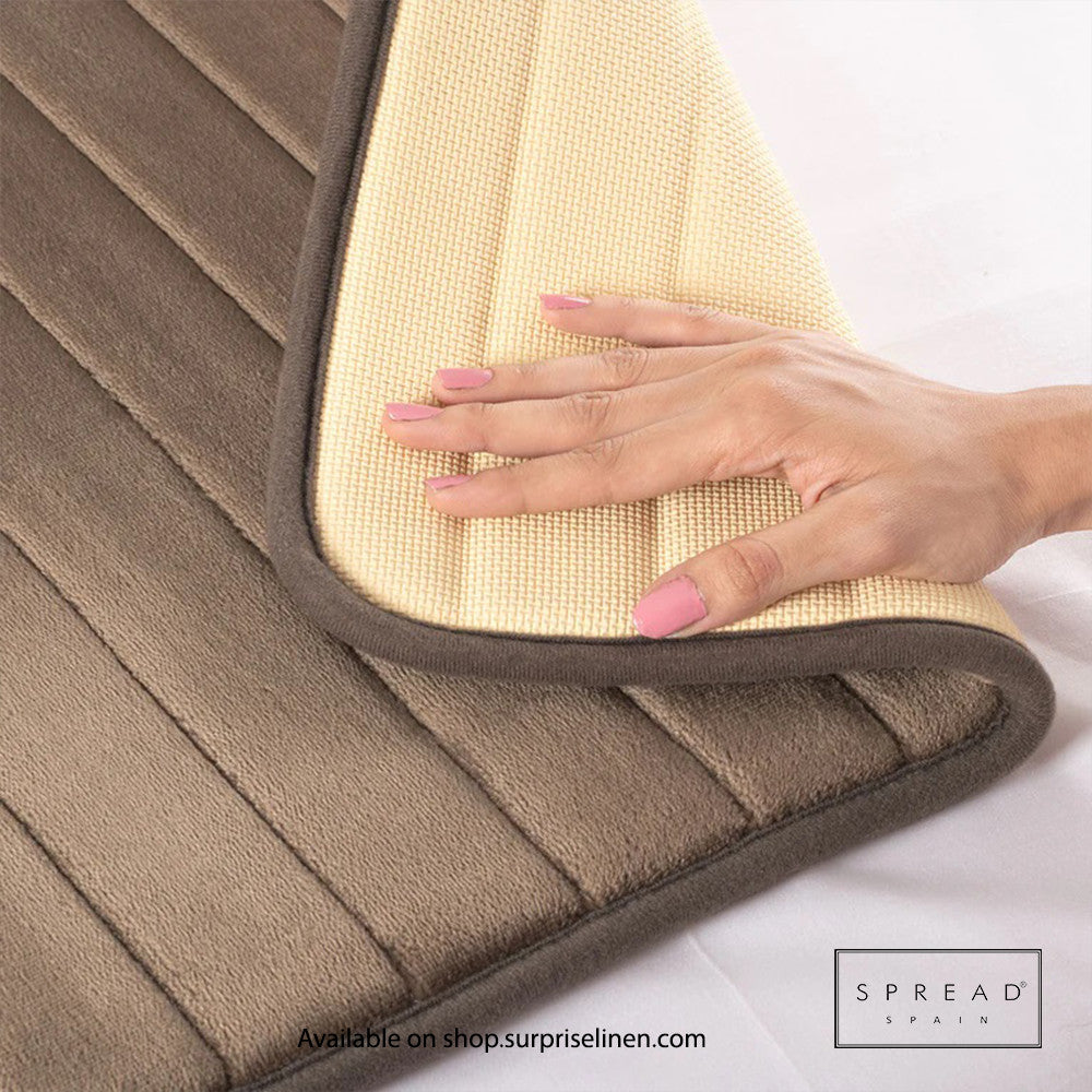 Spread Spain - Plush Stripe Collection Anti Skid Memory Foam Bathmat Waves (Choco)