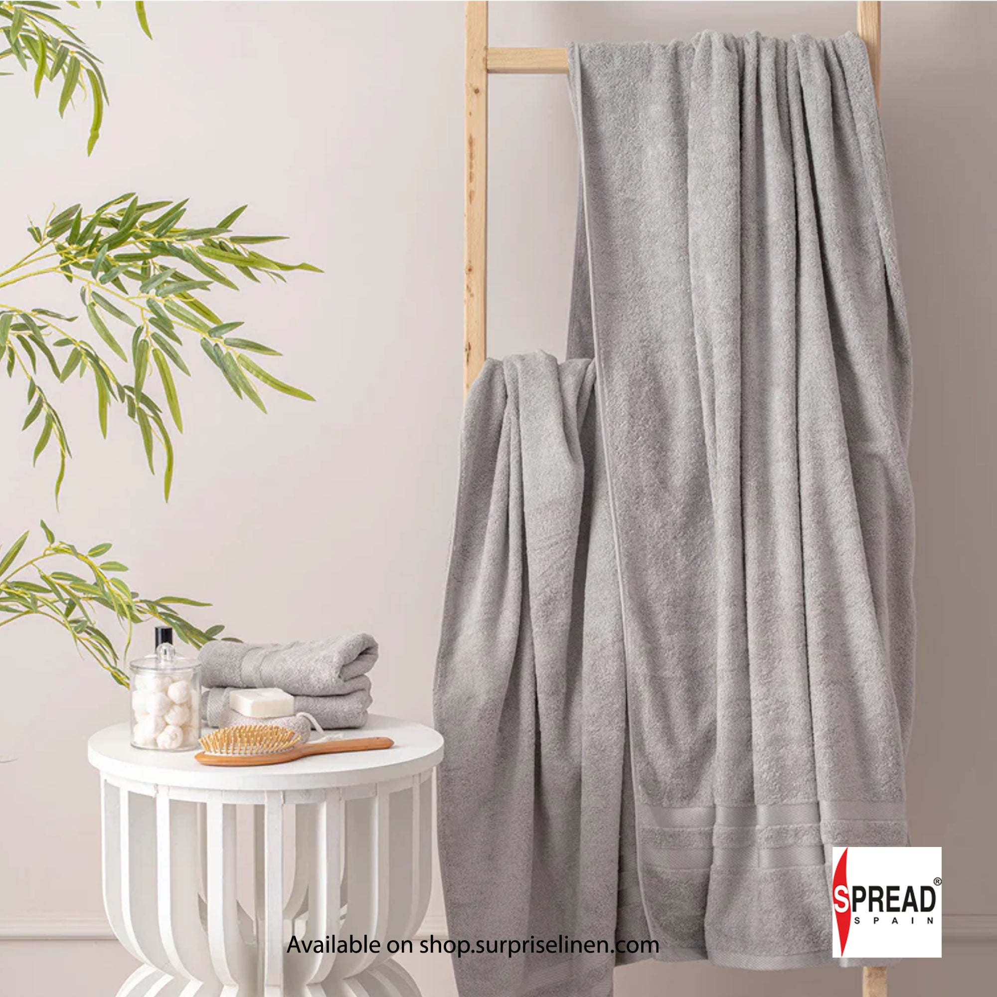 Spread Spain - The Bamboo Collection Gentle Quick-Drying  Beach Towel (Dark Grey)