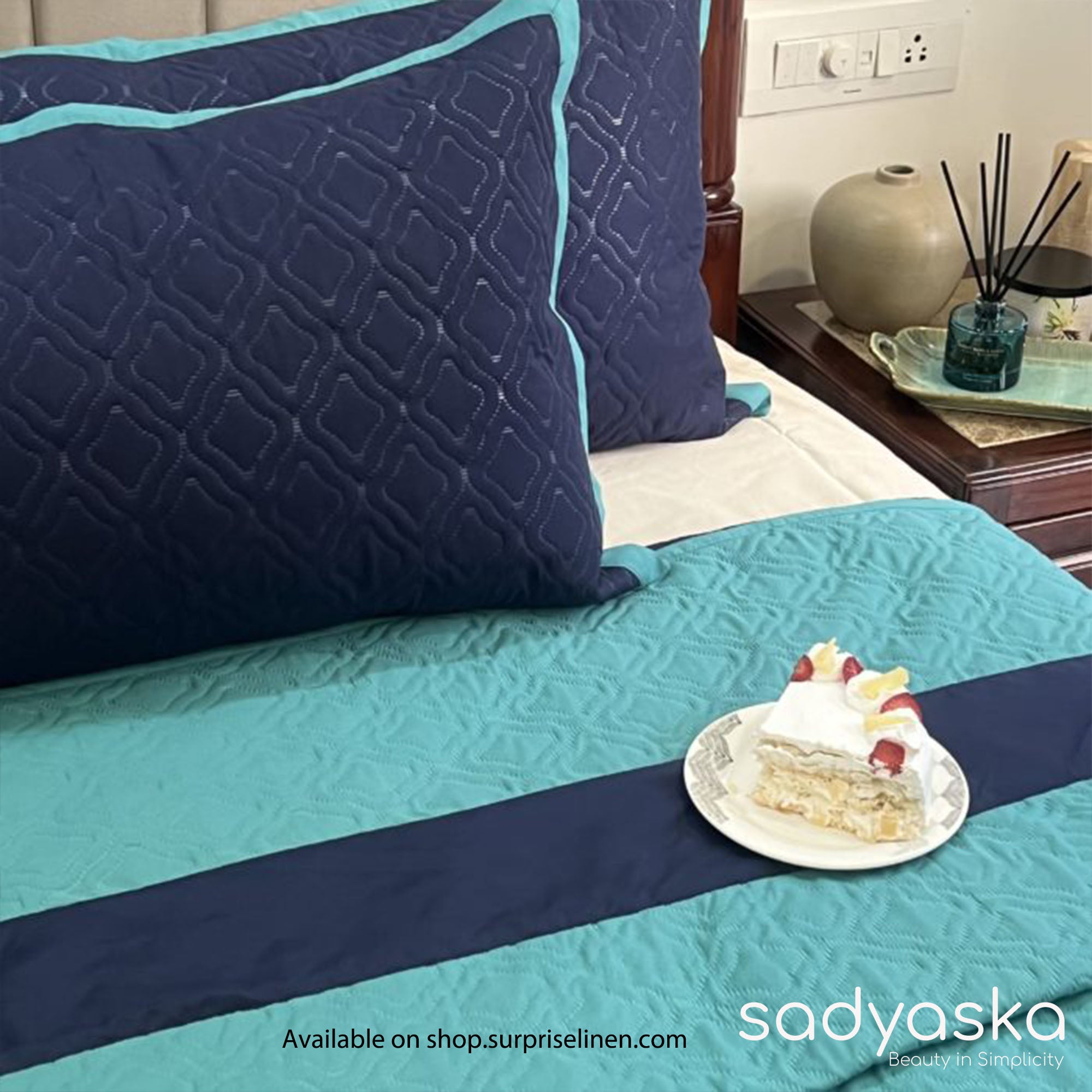 Sadyaska - Ultra Collection Quilted Bed Cover (Navy Turquoise)