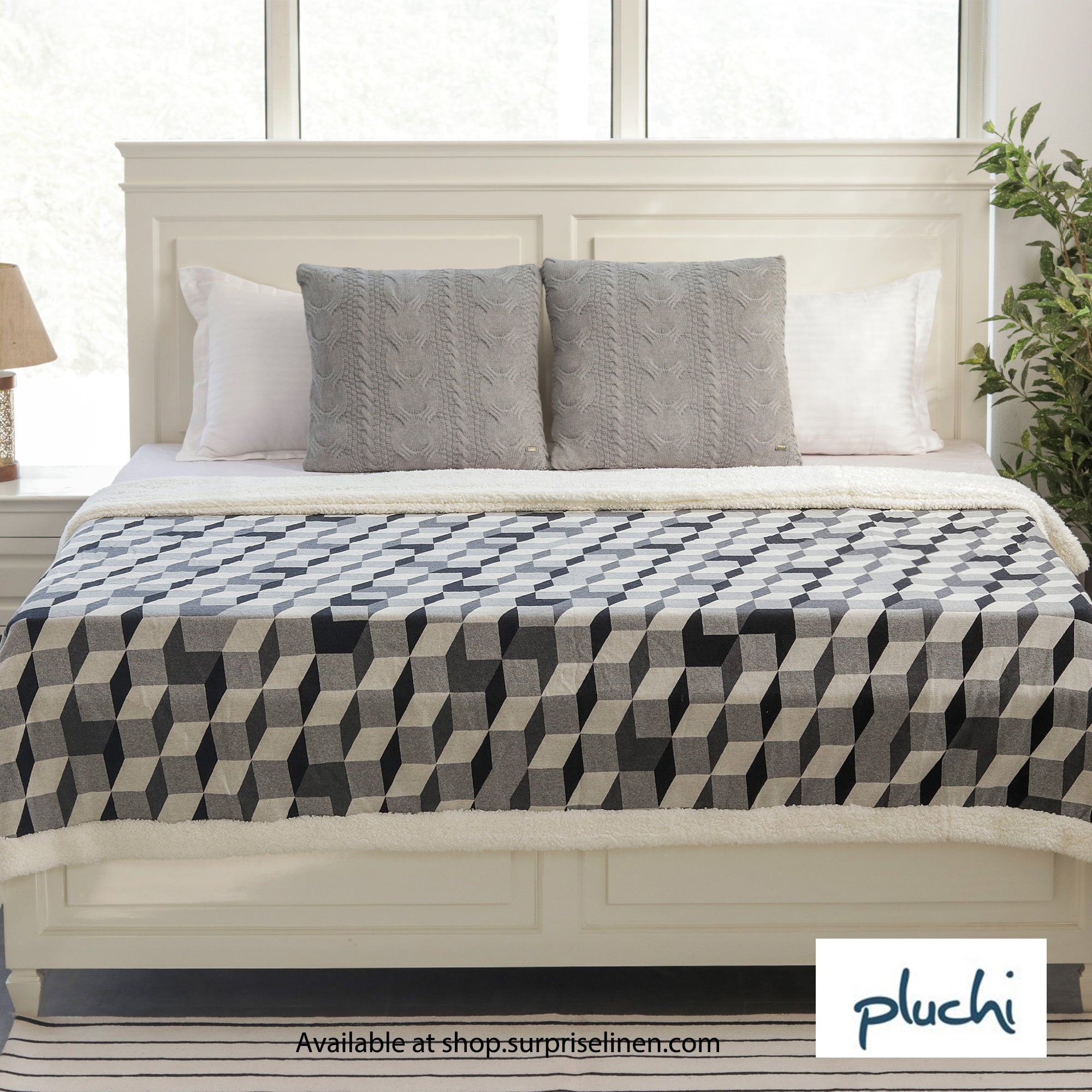 Pluchi - 3D Block Sherpa Back Blanket (Light Grey & Black)