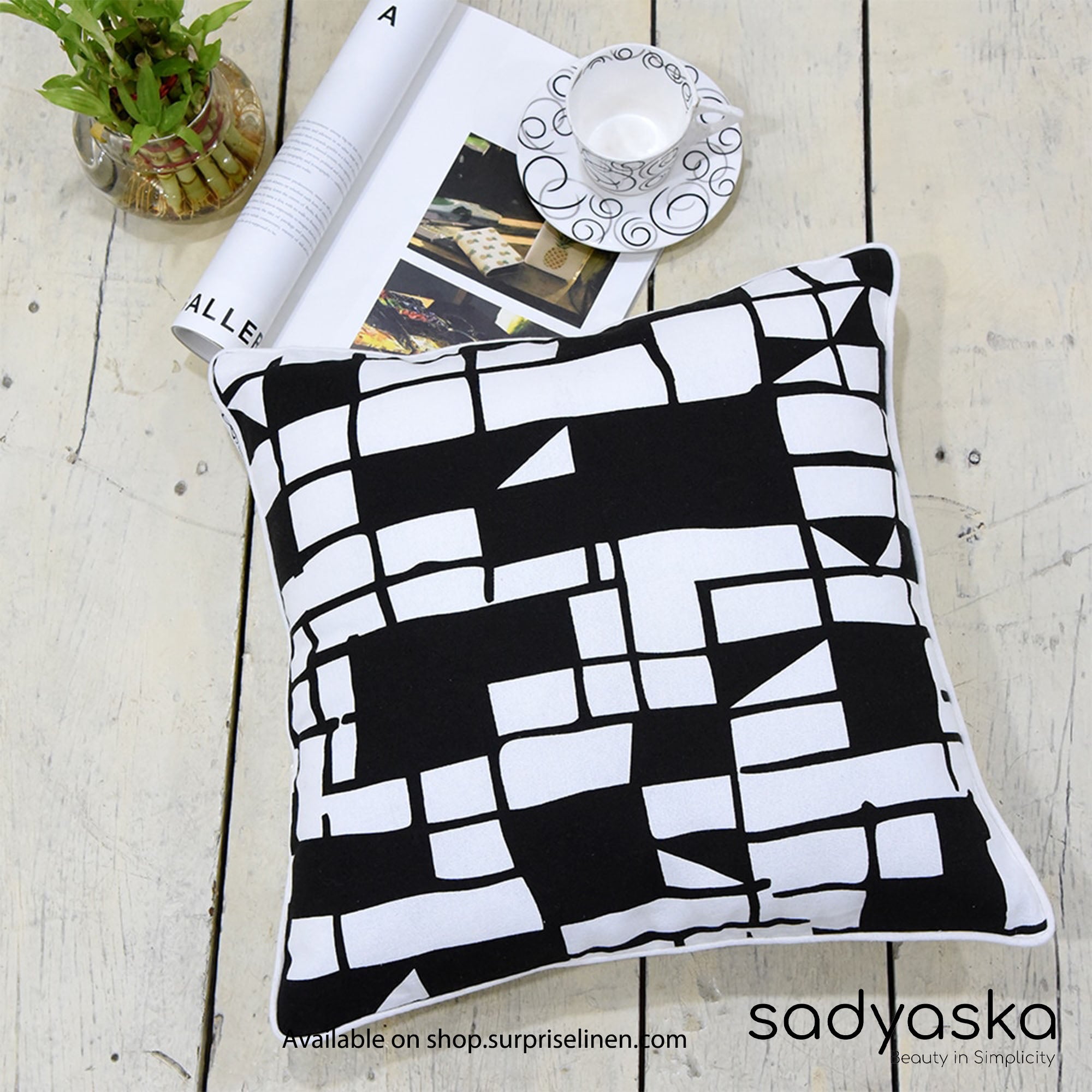 Sadyaska - Screen Printed Geometric Cushion Cover (Black & White)