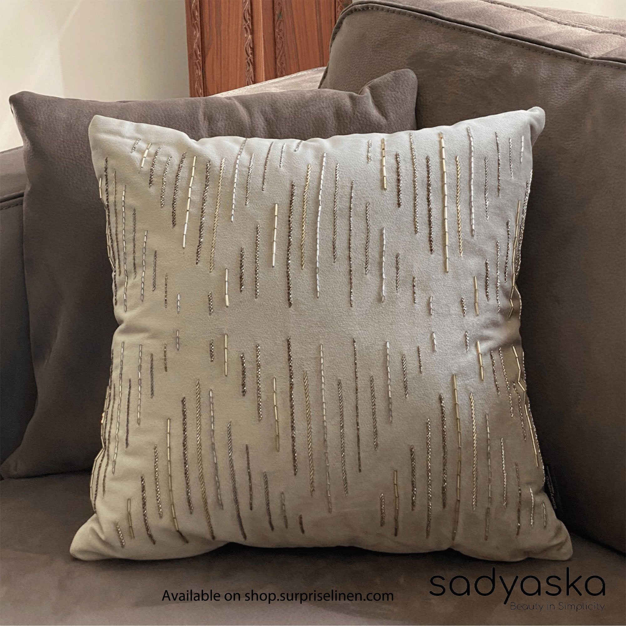 Sadyaska - Decorative Delineate Velvet Cushion Cover (Ivory)