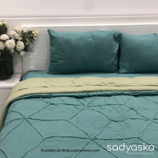 Sadyaska - Tufted Double Bed Cotton Reversible Quilt (Turquoise)